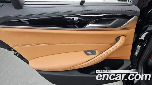 BMW 5 Series 2021 — Şəkil 24/33