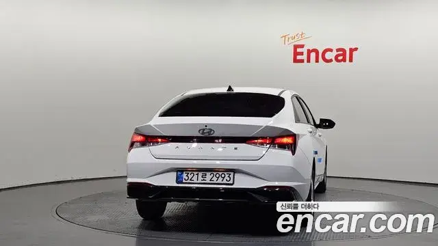 Hyundai The New Avante Hybrid 2023 — ფოტო 16/20
