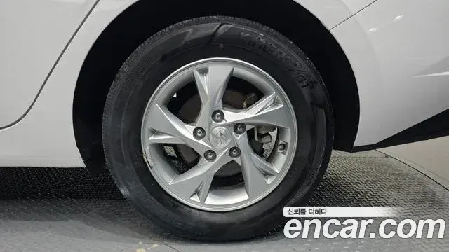 Hyundai The New Avante Hybrid 2023 — ფოტო 14/20