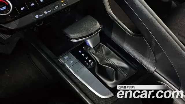 Hyundai The New Avante Hybrid 2023 — ფოტო 5/20
