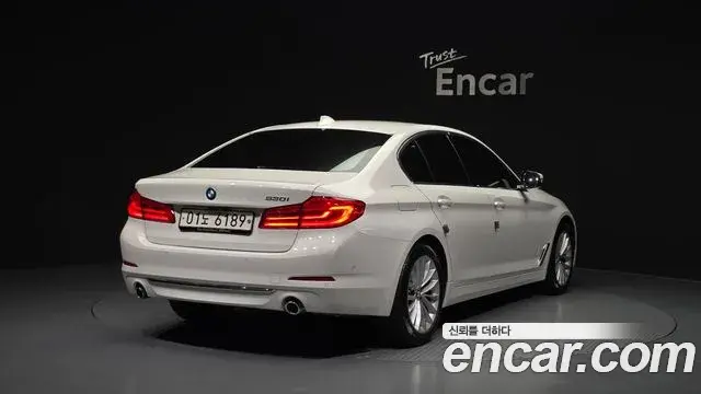 BMW 5 Series 2019 — Photo 8/20