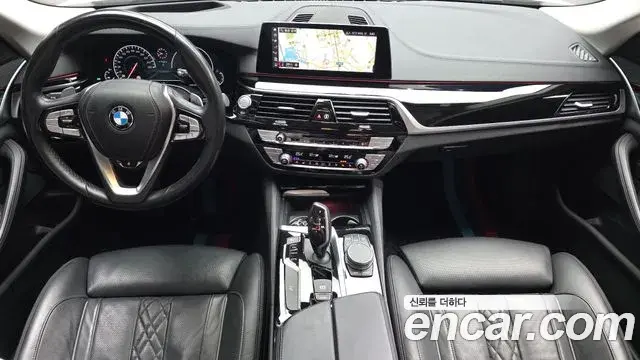 BMW 5 Series 2019 — Photo 17/20