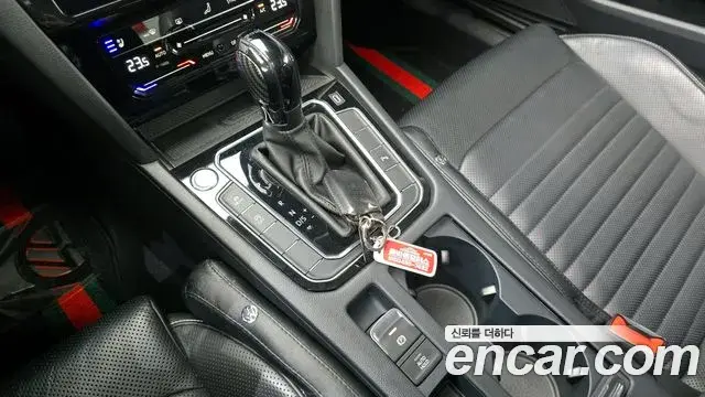 Volkswagen Passat GT 2021 — Photo 6/20
