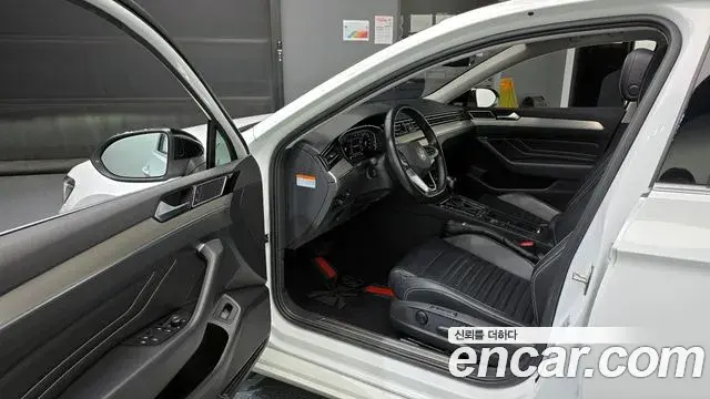 Volkswagen Passat GT 2021 — Photo 9/20