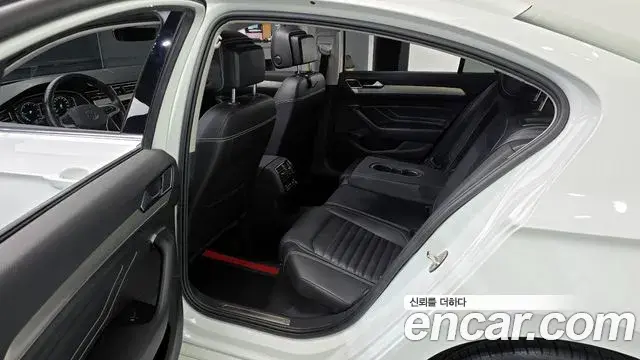 Volkswagen Passat GT 2021 — Photo 17/20
