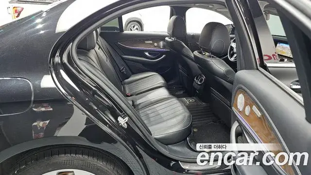 Mercedes-Benz E-Class 2018 — Фото 12/20