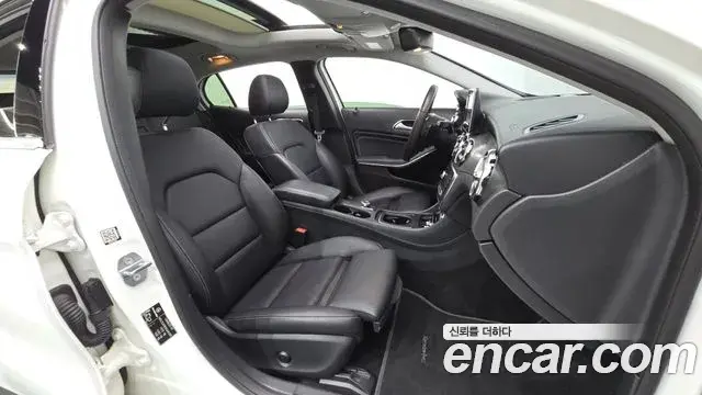 Mercedes-Benz GLA-Class 2019 — Фото 11/20