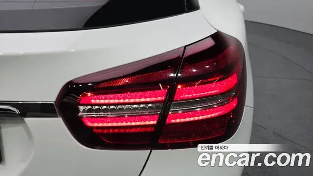 Mercedes-Benz GLA-Class 2019 — Şəkil 20/34
