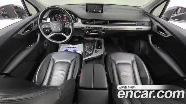 Audi Q7 2019 — ფოტო 27/30