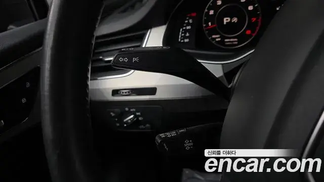 Audi Q7 2019 — ფოტო 12/30