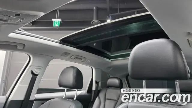 Audi Q7 2019 — ფოტო 25/30