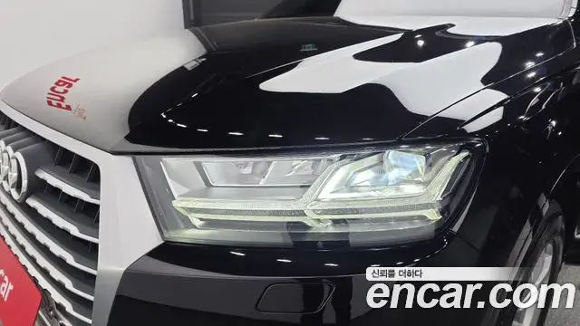 Audi Q7 2019 — ფოტო 30/30