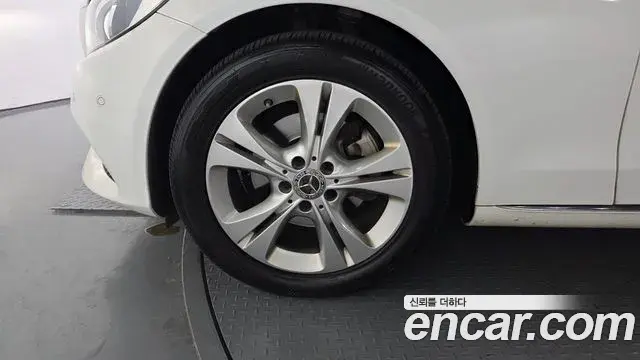 Mercedes-Benz C-Class 2018 — Şəkil 13/20