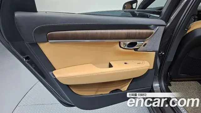 Volvo S90 2022 — Şəkil 29/34