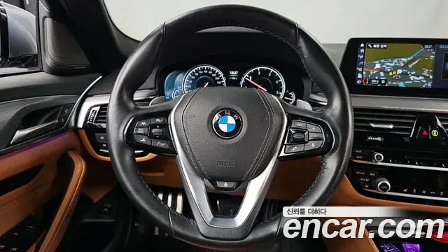 BMW 5 Series 2018 — Фото 13/20
