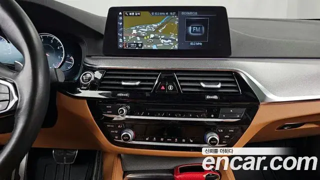 BMW 5 Series 2018 — Фото 14/20