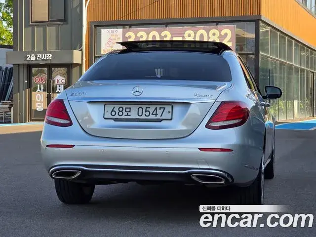 Mercedes-Benz E-Class 2019 — Photo 19/20