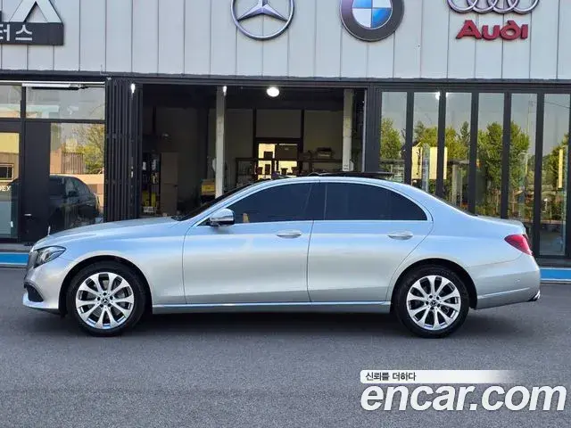 Mercedes-Benz E-Class 2019 — Photo 6/20