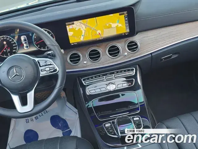 Mercedes-Benz E-Class 2019 — Photo 2/20