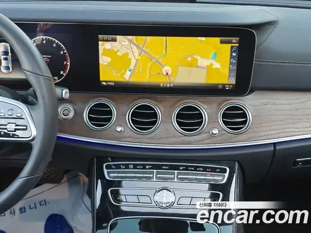 Mercedes-Benz E-Class 2019 — Photo 18/20