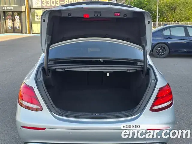 Mercedes-Benz E-Class 2019 — Photo 1/20