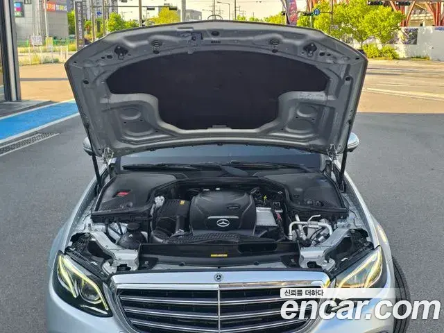 Mercedes-Benz E-Class 2019 — Photo 3/20