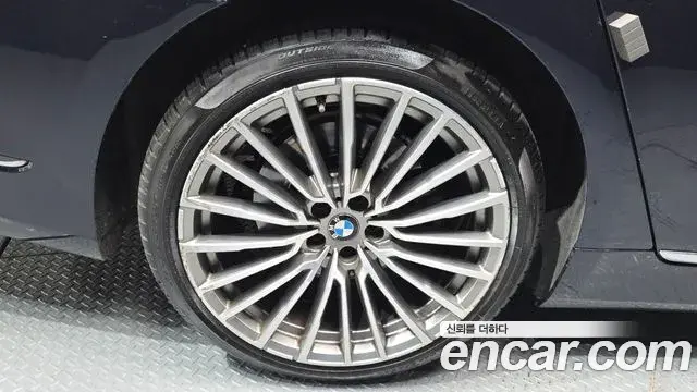 BMW 7 Series 2019 — Photo 3/33