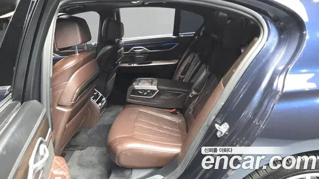 BMW 7 Series 2019 — Photo 7/33