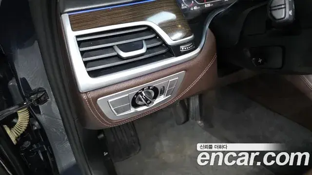 BMW 7 Series 2019 — Photo 16/33