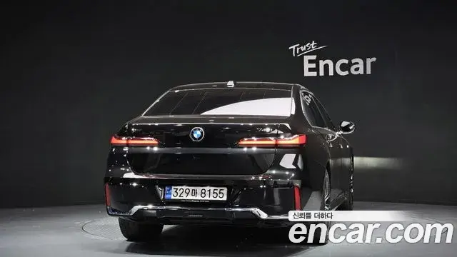 BMW 7 Series 2024 — Şəkil 28/31