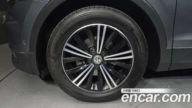 Volkswagen Tiguan 2020 — Photo 6/33