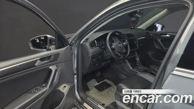 Volkswagen Tiguan 2020 — Photo 20/33