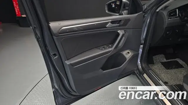 Volkswagen Tiguan 2020 — Photo 15/33