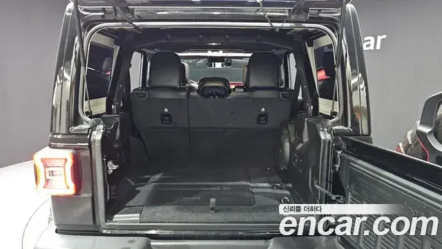 Jeep Wrangler 2021 — Photo 18/20