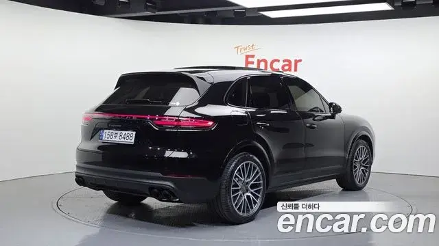 Porsche Cayenne 2023 — Şəkil 26/32
