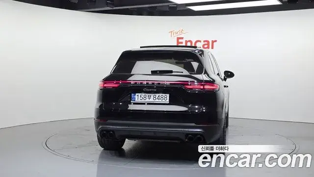Porsche Cayenne 2023 — Şəkil 29/32