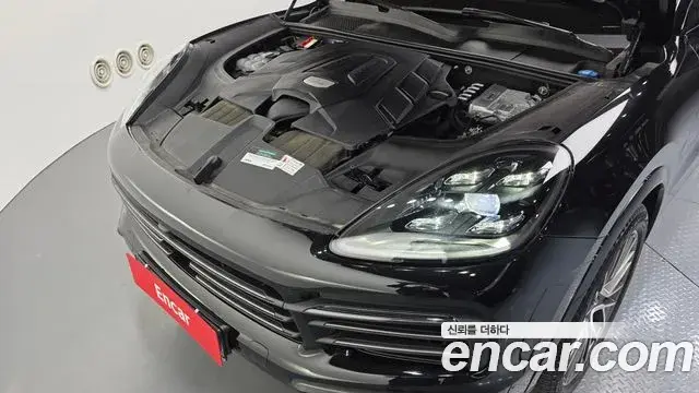 Porsche Cayenne 2023 — Şəkil 24/32