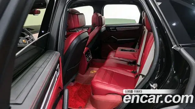 Porsche Cayenne 2023 — Şəkil 28/32