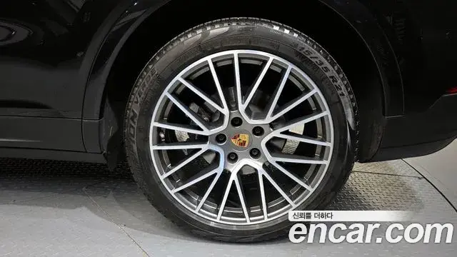 Porsche Cayenne 2023 — Şəkil 32/32
