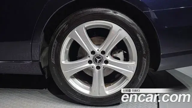 Mercedes-Benz E-Class 2018 — ფოტო 45/50