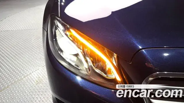 Mercedes-Benz E-Class 2018 — ფოტო 8/50