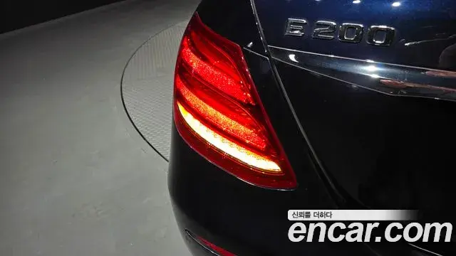 Mercedes-Benz E-Class 2018 — ფოტო 26/50