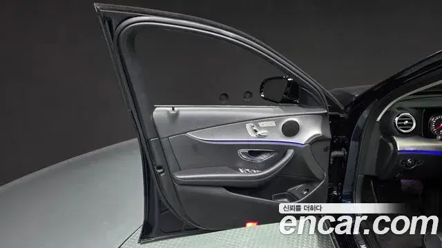 Mercedes-Benz E-Class 2018 — ფოტო 25/50