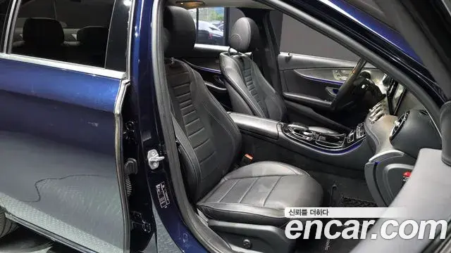 Mercedes-Benz E-Class 2018 — ფოტო 32/50