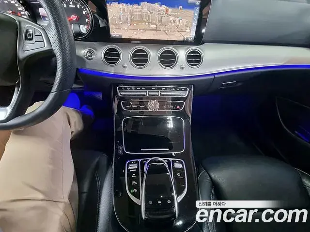 Mercedes-Benz E-Class 2018 — ფოტო 21/50