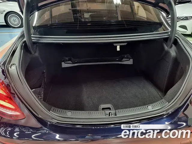 Mercedes-Benz E-Class 2018 — ფოტო 24/50