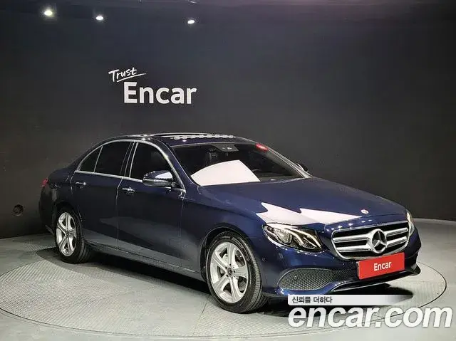 Mercedes-Benz E-Class 2018 — ფოტო 23/50