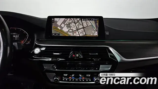 BMW 5 Series 2020 — Фото 13/20