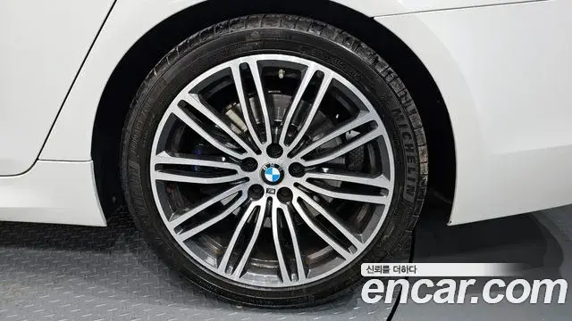 BMW 5 Series 2020 — ფოტო 12/40