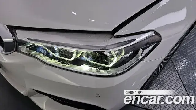BMW 5 Series 2020 — ფოტო 8/40